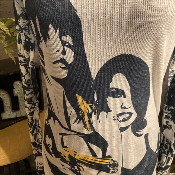 NWOT B.A.B. Retro Fitted 90’s Print Tee Size L - Picture 2 of 3